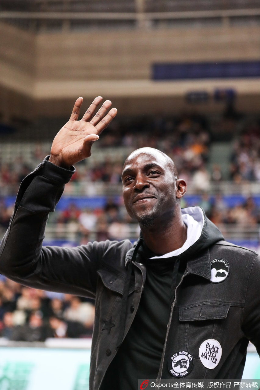 加内特现身上海队主场助阵