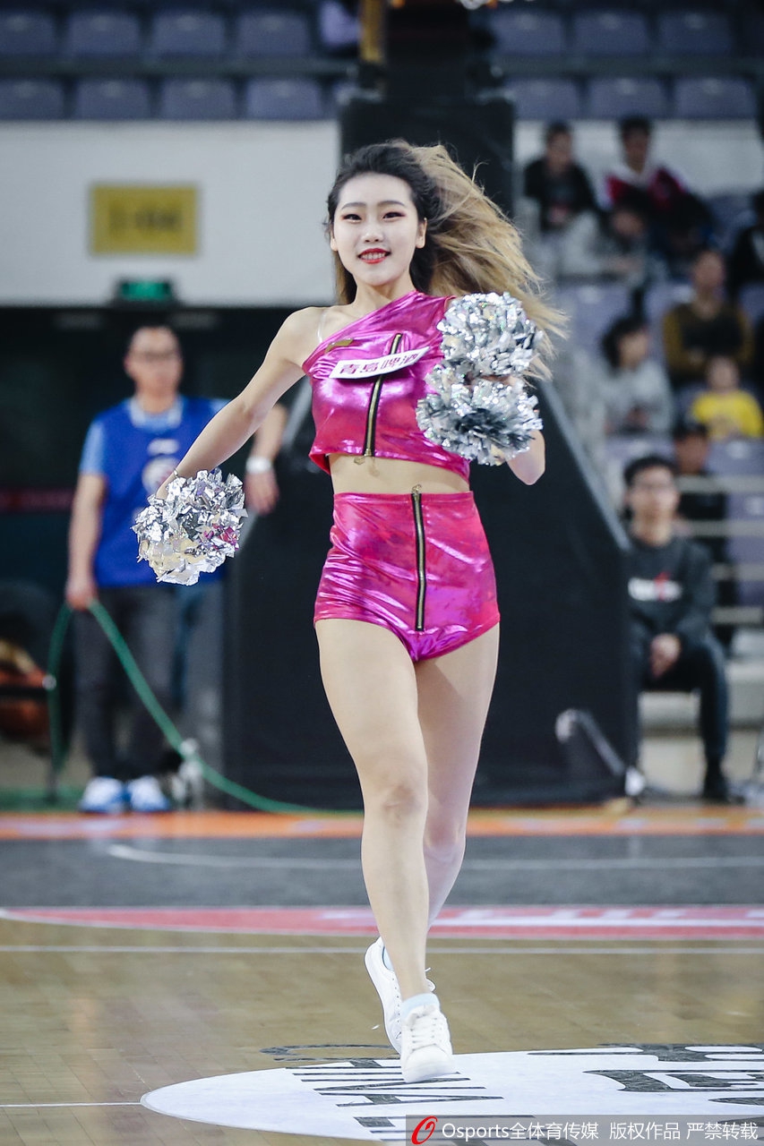 北京北控篮球宝贝热舞助威