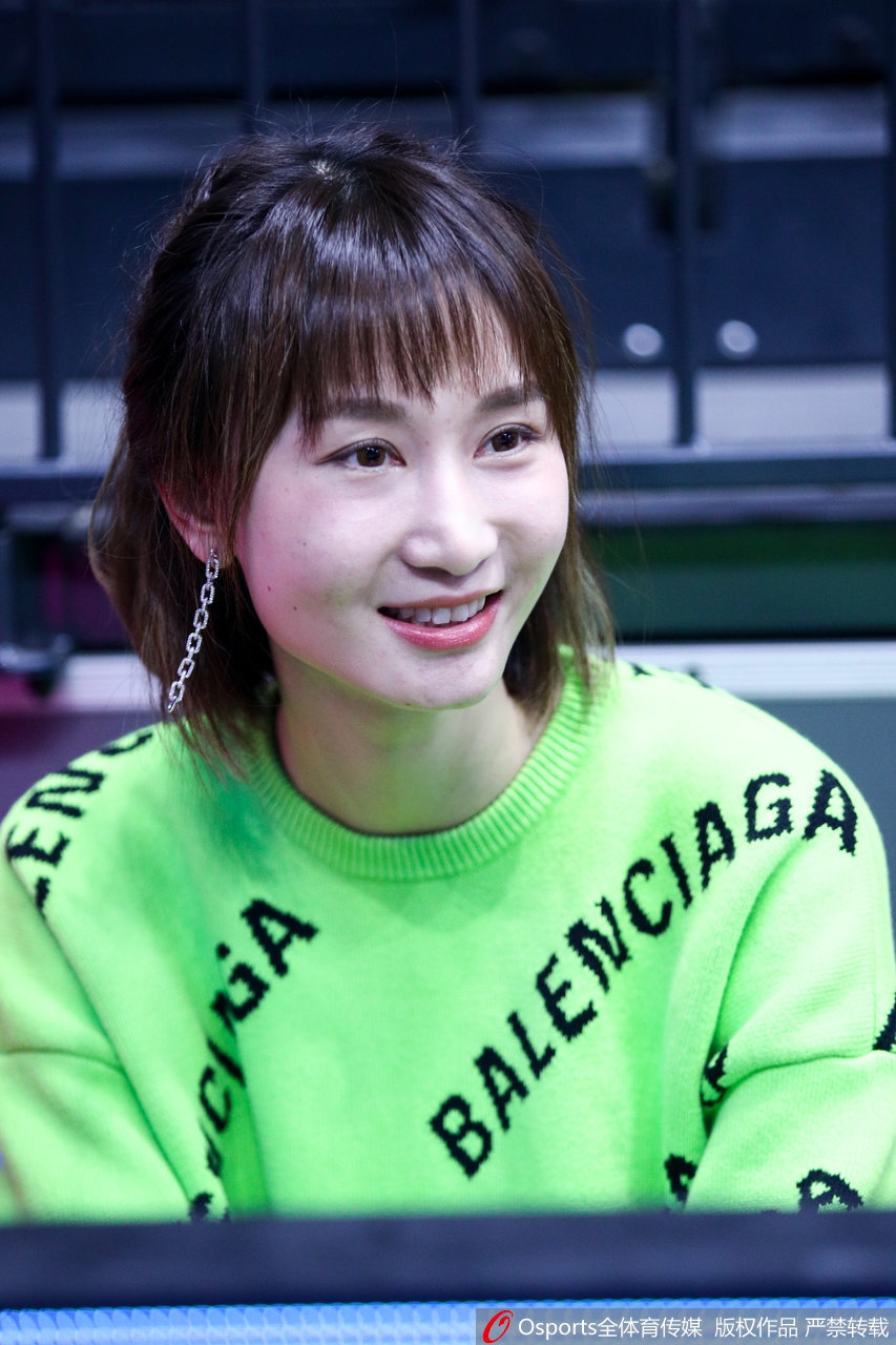 总决赛G4：周鹏妻子客场助威