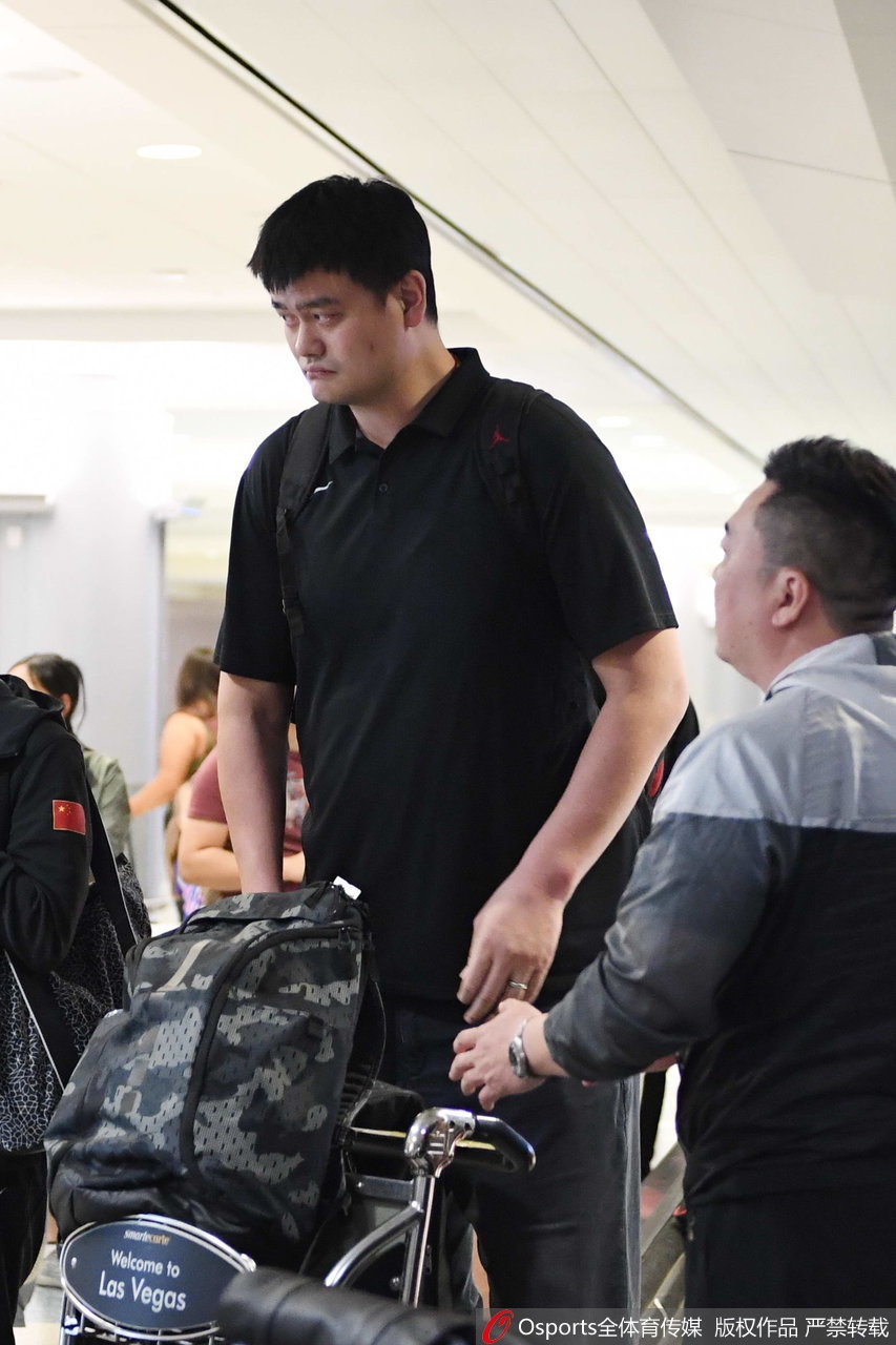 姚明抵达赌城督战男篮出战夏季联赛