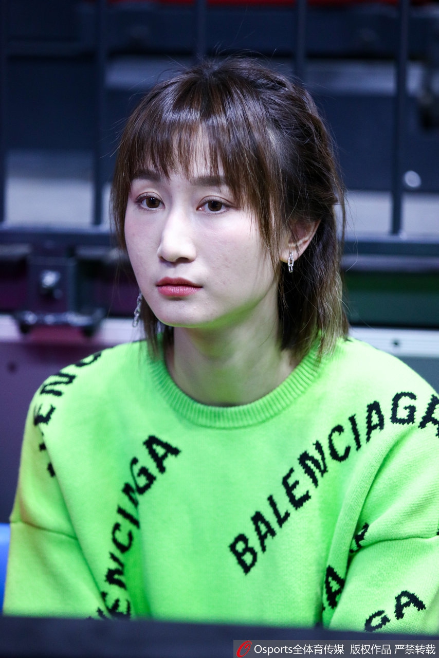 总决赛G4：周鹏妻子客场助威