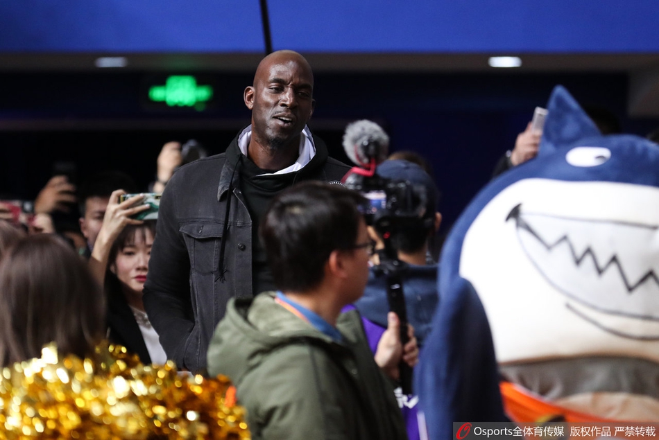 加内特现身上海队主场助阵