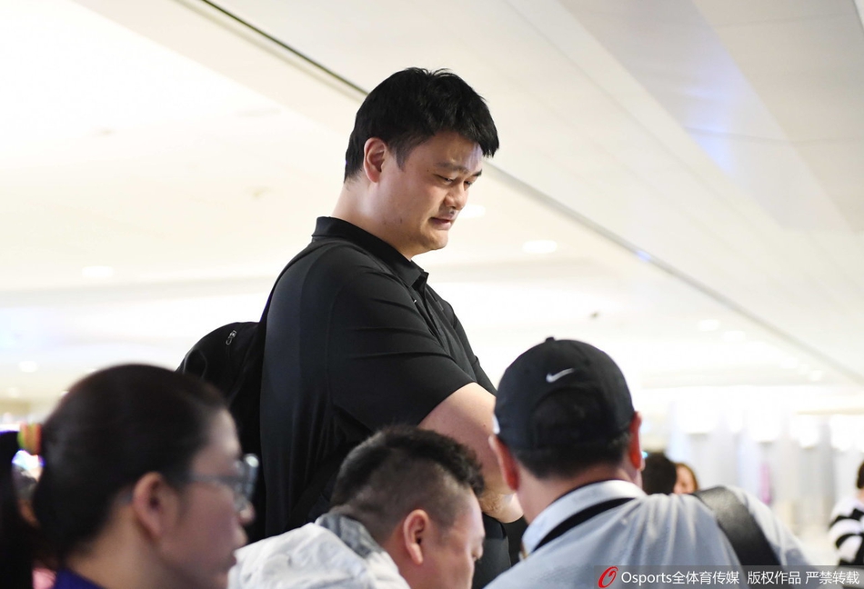 姚明抵达赌城督战男篮出战夏季联赛