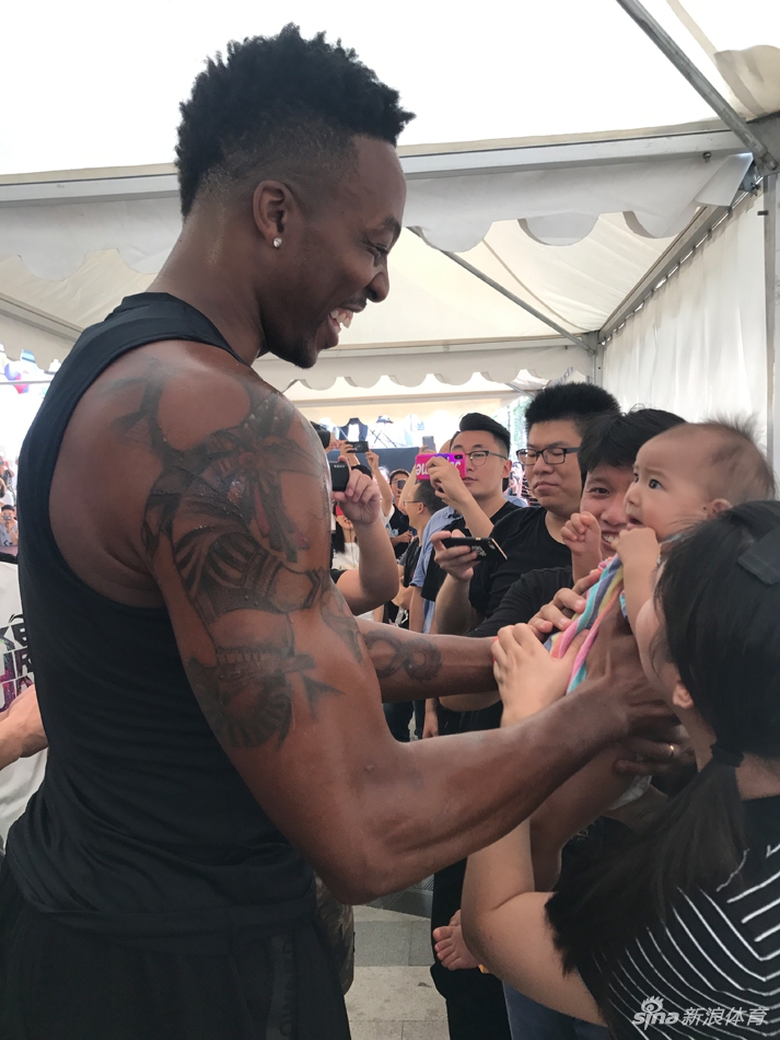 魔兽霍华德乘地铁参加黄金联赛