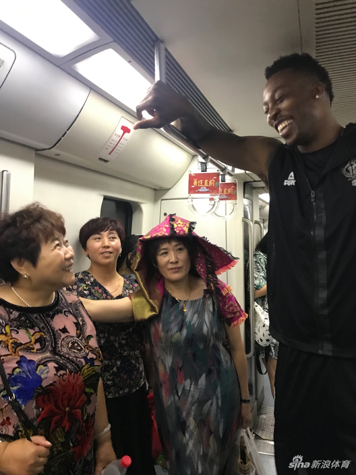 魔兽霍华德乘地铁参加黄金联赛