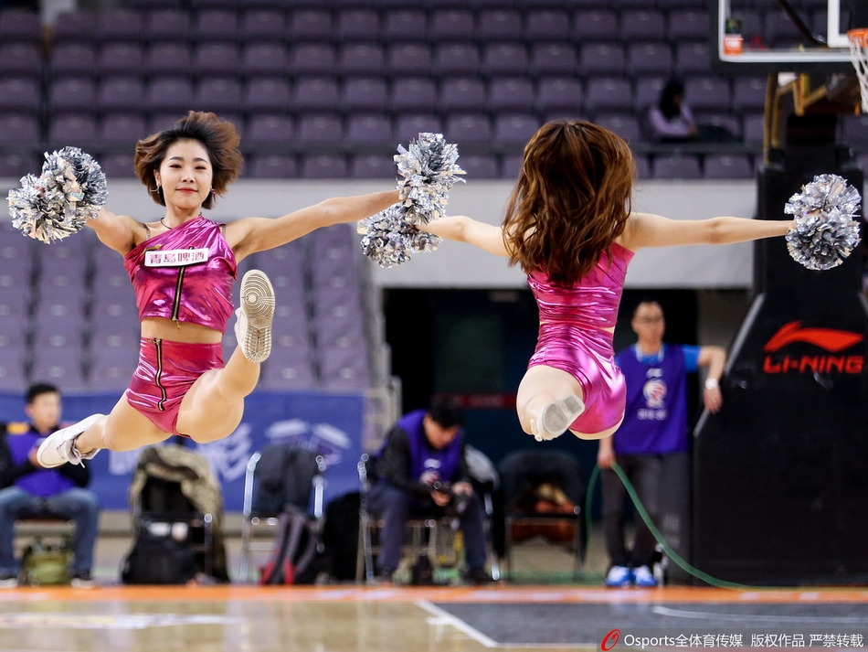 北京北控篮球宝贝热舞助威