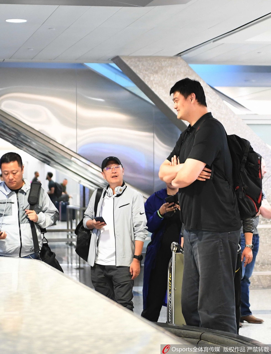 姚明抵达赌城督战男篮出战夏季联赛