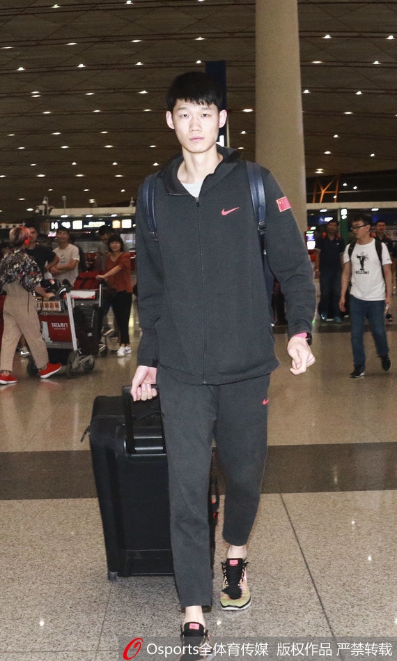 中国男篮蓝队出征黎巴嫩备战世预赛