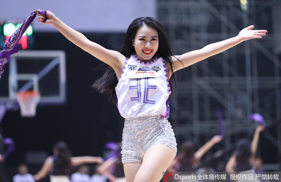 CBA全明星赛篮球宝贝激情热舞