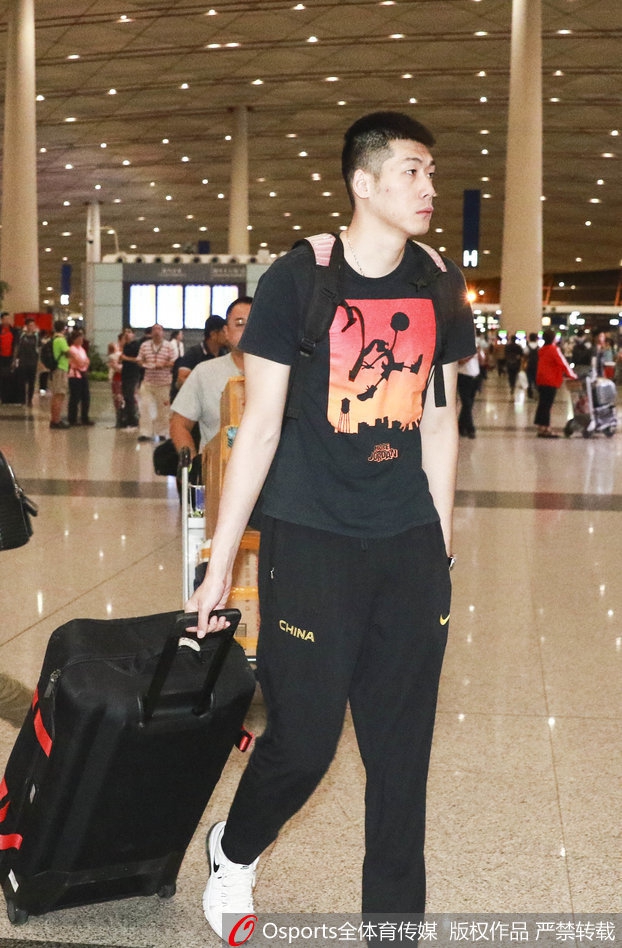 中国男篮蓝队出征黎巴嫩备战世预赛