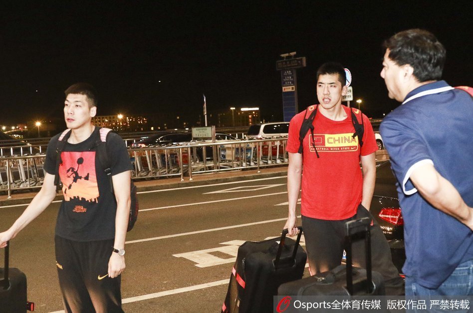 中国男篮蓝队出征黎巴嫩备战世预赛