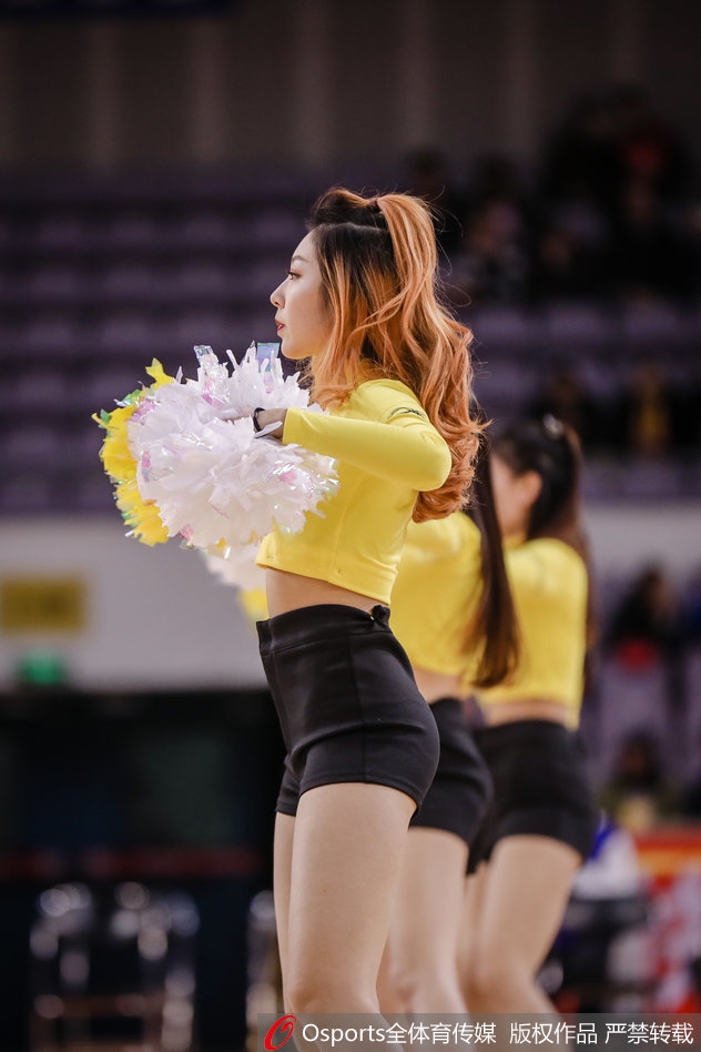 北控啦啦队热舞助威