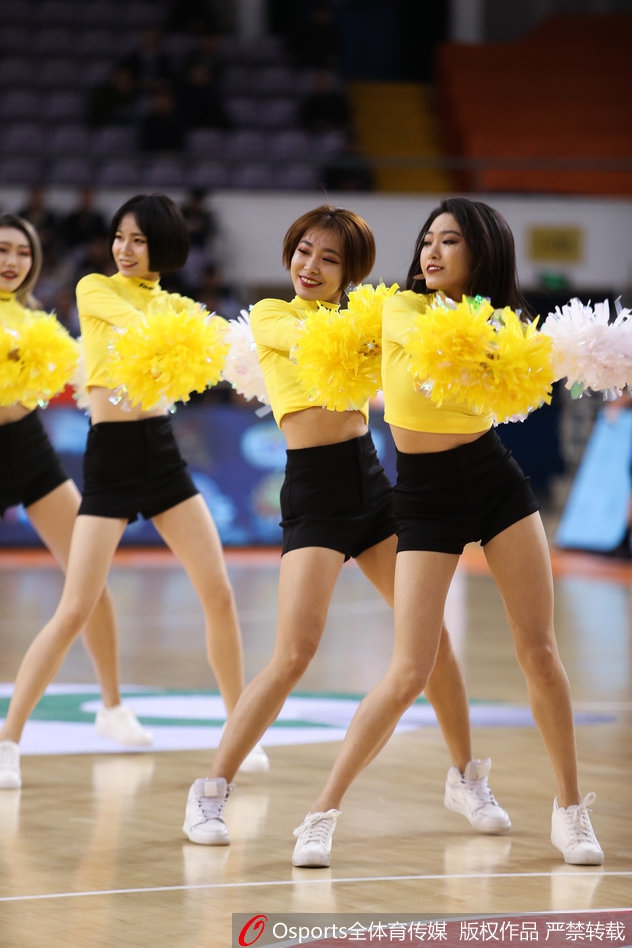 北控啦啦队热舞助威