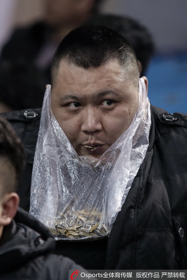 新年第一笑：CBA看台瓜子哥