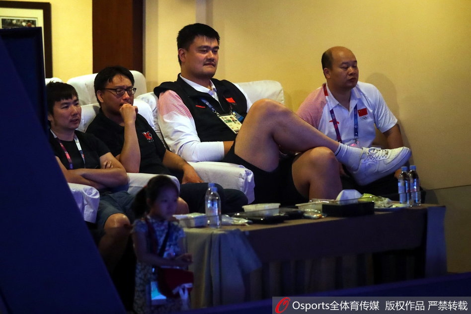 姚明现场观战亚运会LOL决赛