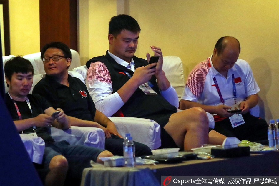姚明现场观战亚运会LOL决赛