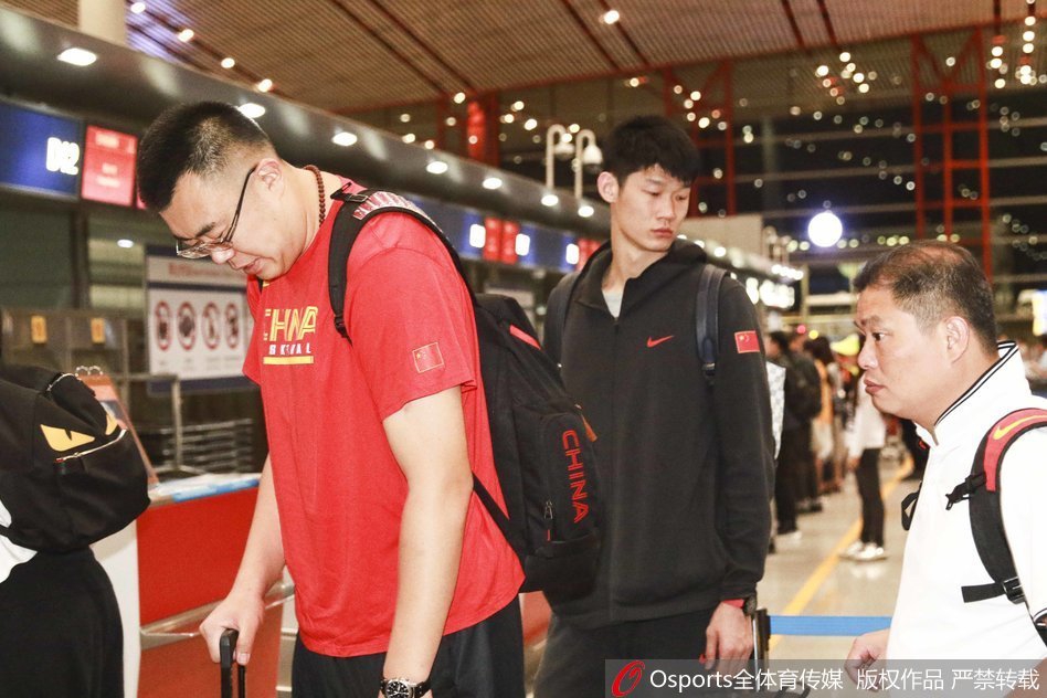 中国男篮蓝队出征黎巴嫩备战世预赛