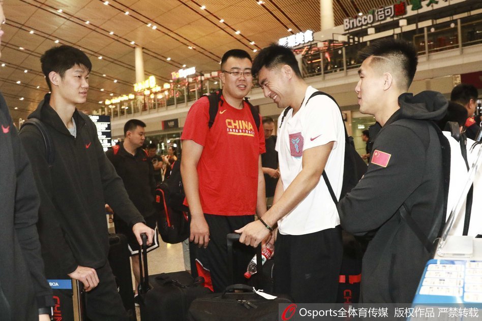 中国男篮蓝队出征黎巴嫩备战世预赛