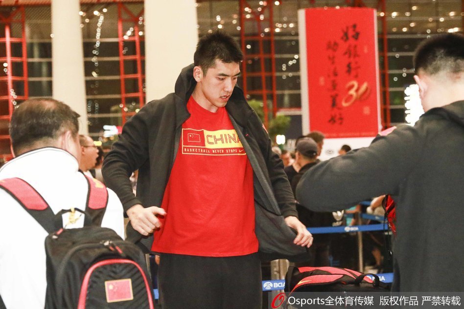 中国男篮蓝队出征黎巴嫩备战世预赛