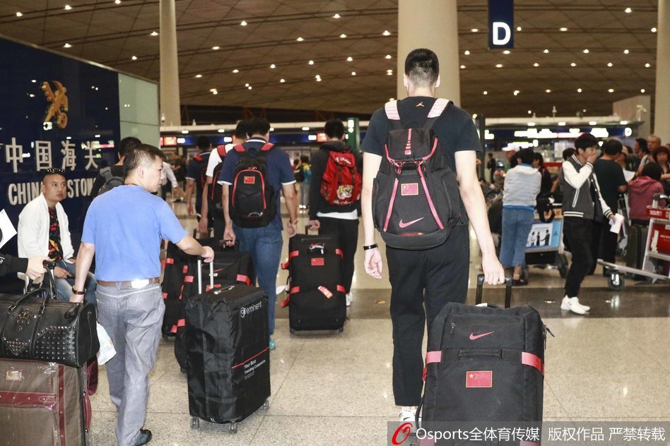 中国男篮蓝队出征黎巴嫩备战世预赛