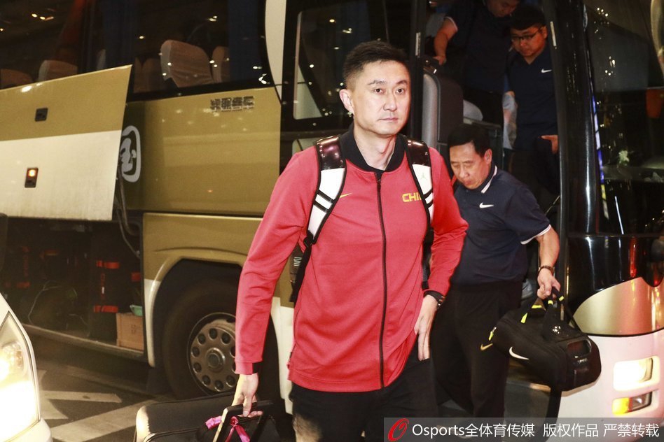 中国男篮蓝队出征黎巴嫩备战世预赛