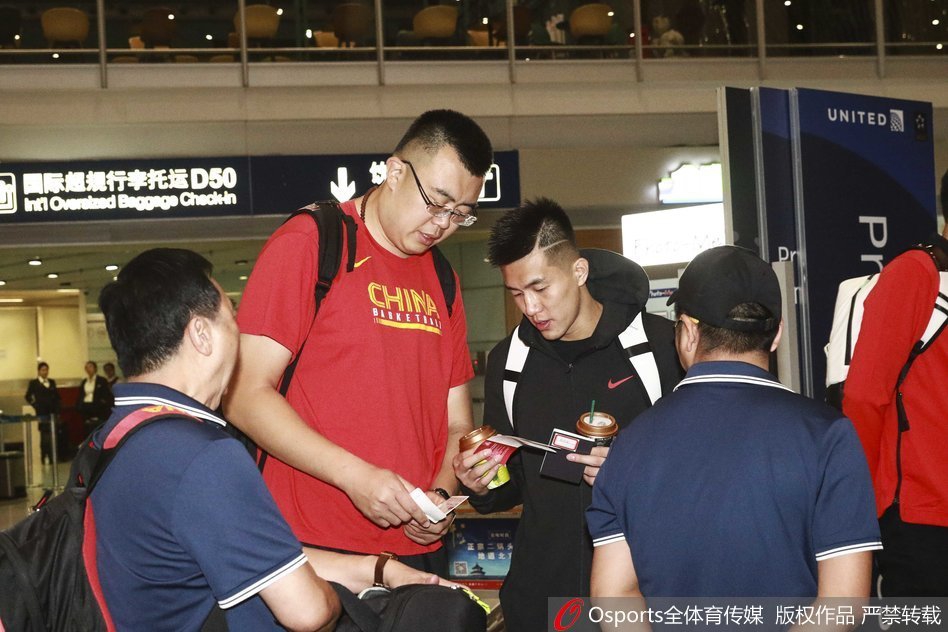 中国男篮蓝队出征黎巴嫩备战世预赛