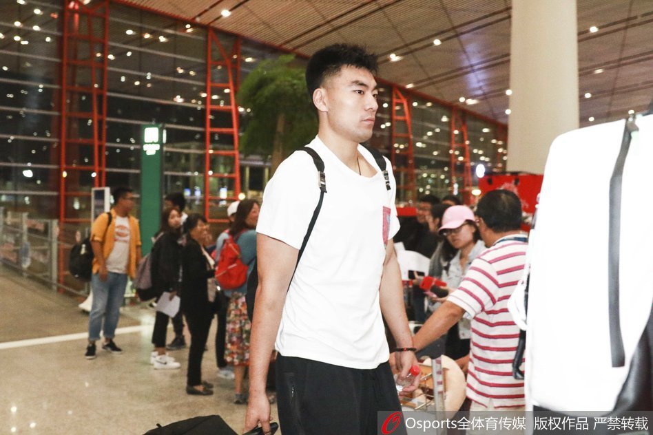 中国男篮蓝队出征黎巴嫩备战世预赛