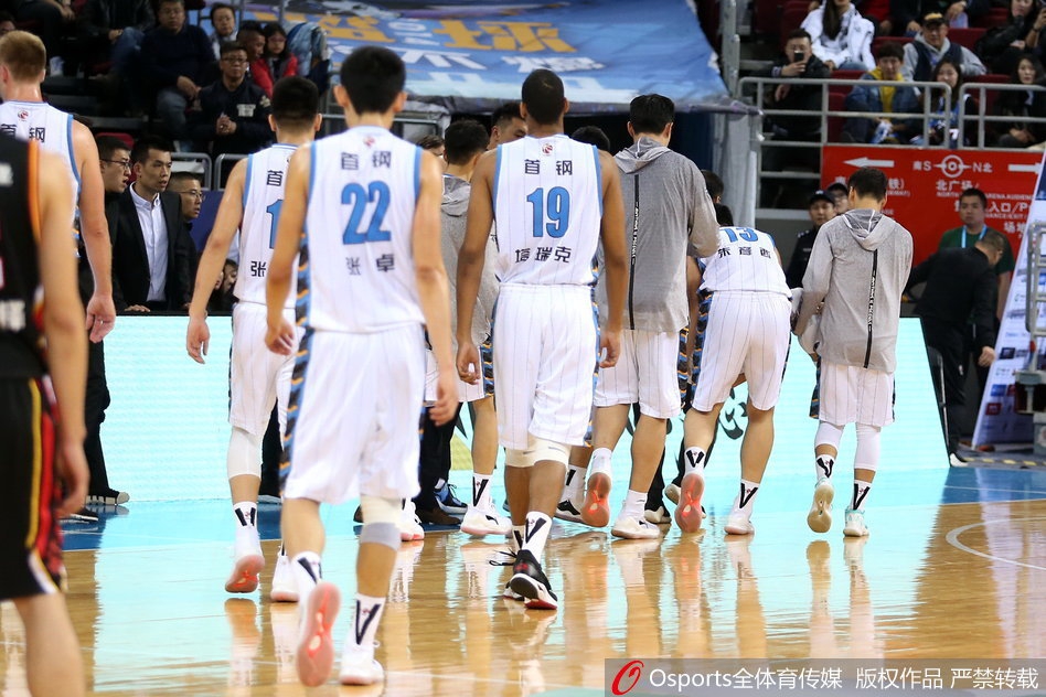 CBA第7轮：方硕受伤被抬下场