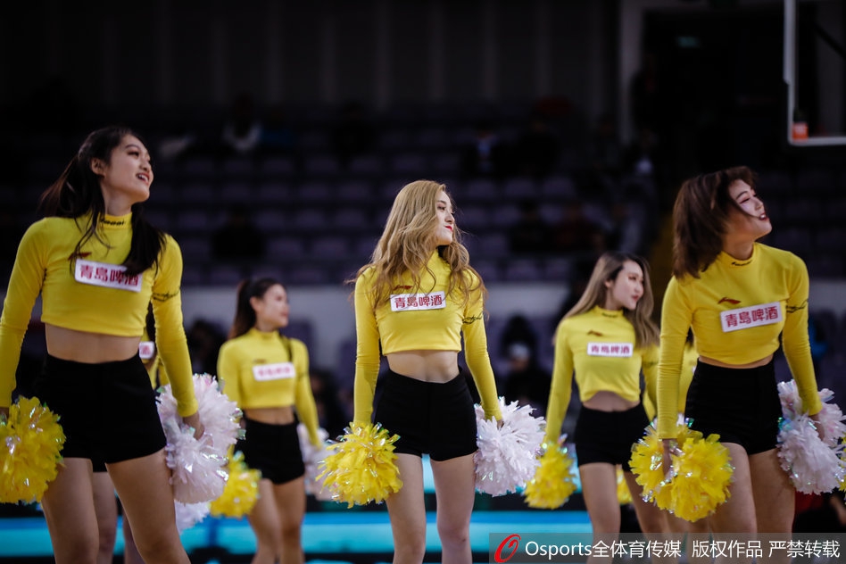 北控啦啦队热舞助威