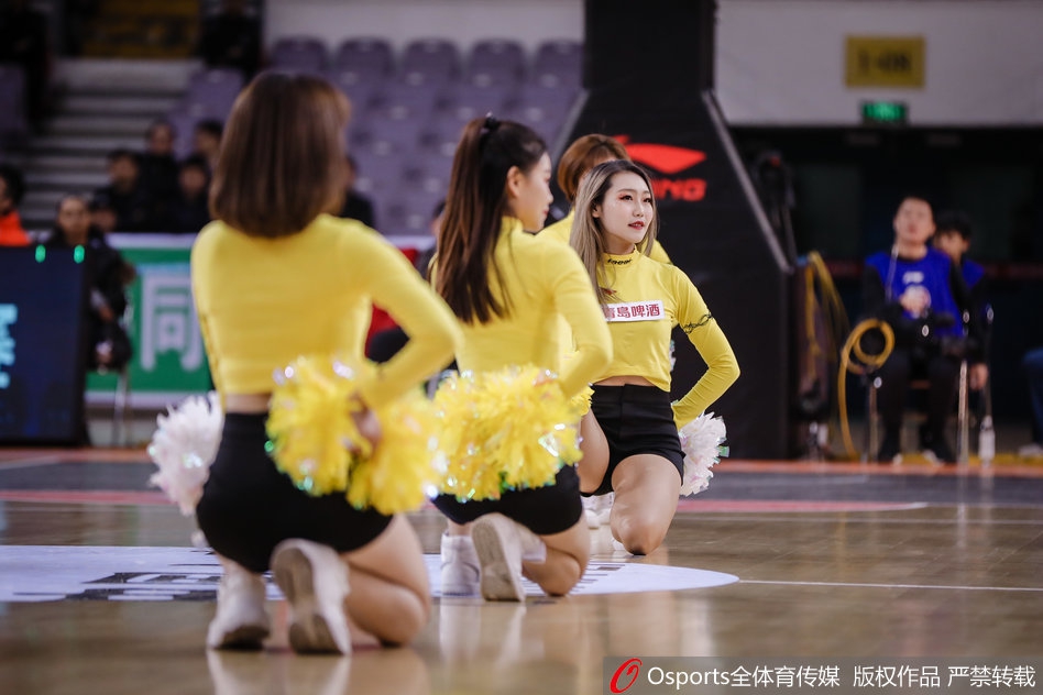 北控啦啦队热舞助威