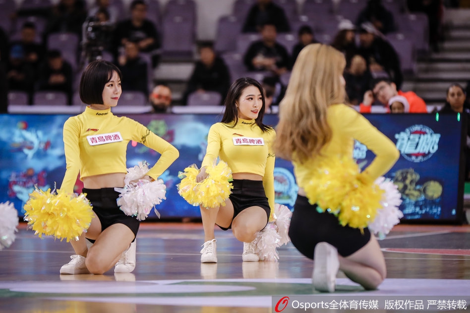 北控啦啦队热舞助威