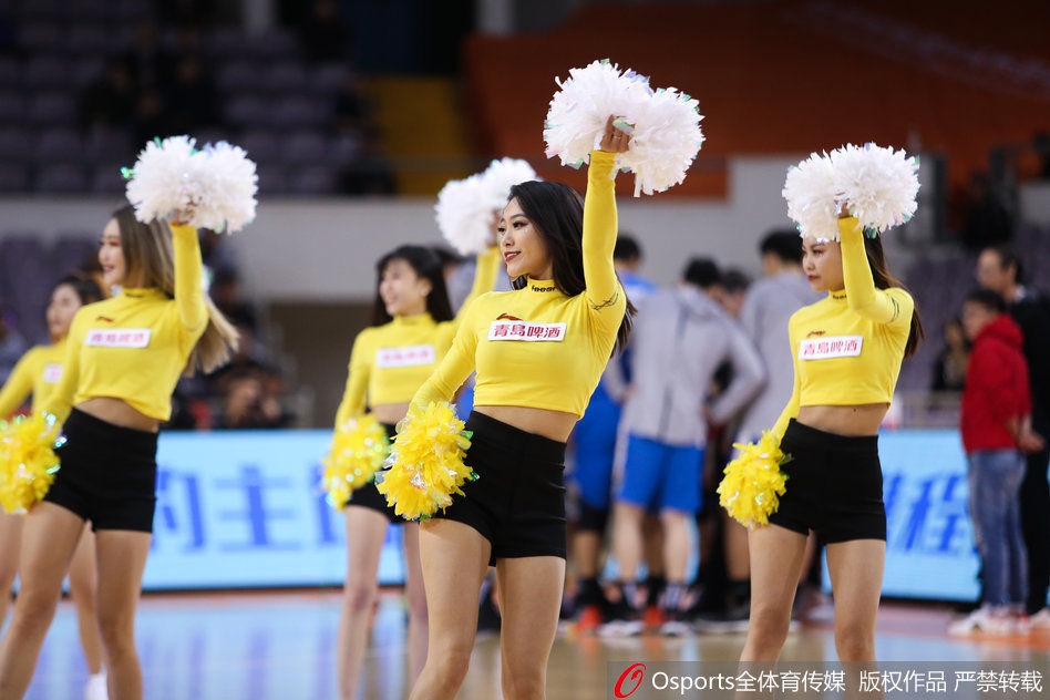 北控啦啦队热舞助威