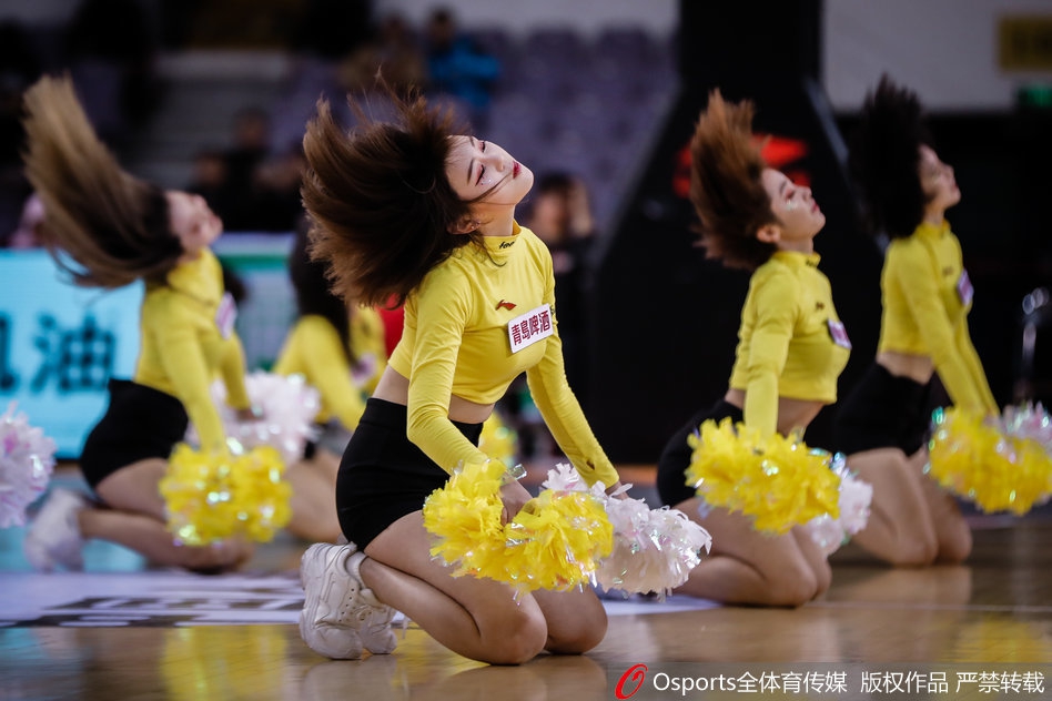 北控啦啦队热舞助威