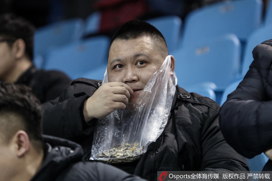 新年第一笑：CBA看台瓜子哥