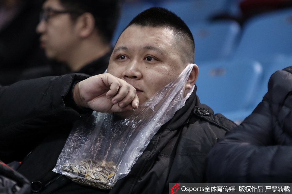 新年第一笑：CBA看台瓜子哥