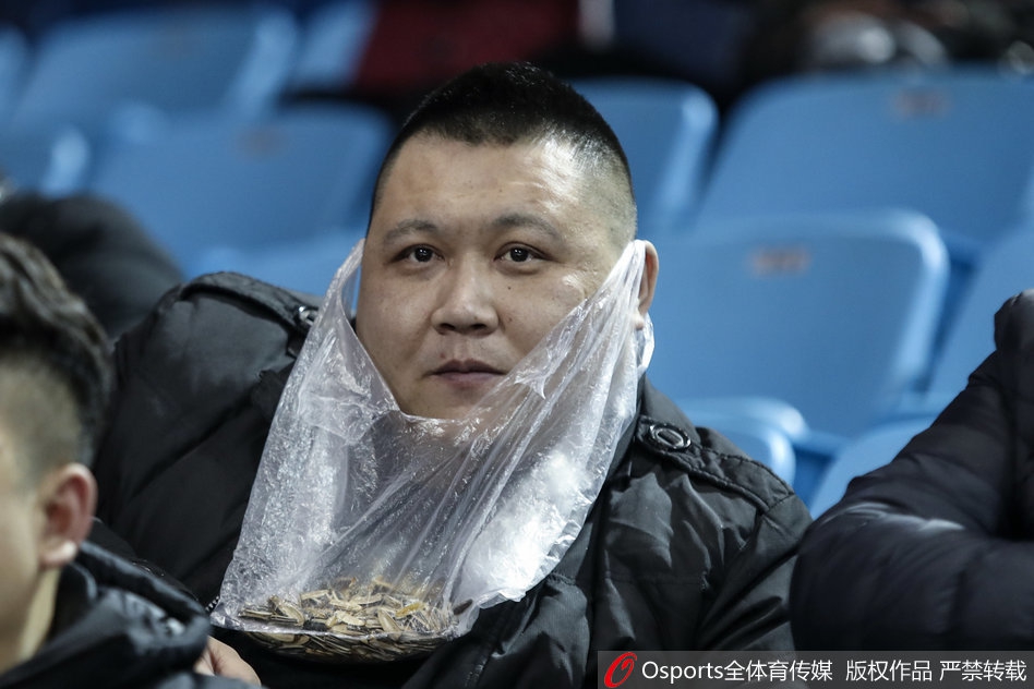 新年第一笑：CBA看台瓜子哥