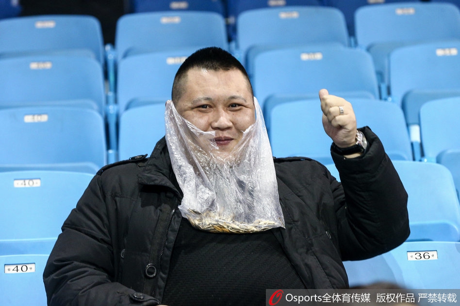 新年第一笑：CBA看台瓜子哥