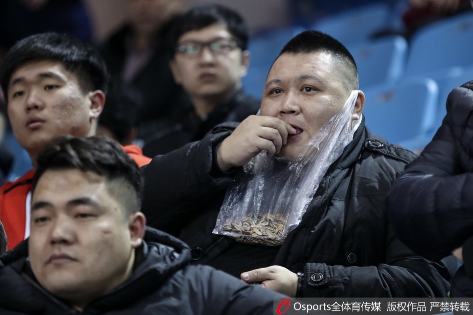 新年第一笑：CBA看台瓜子哥