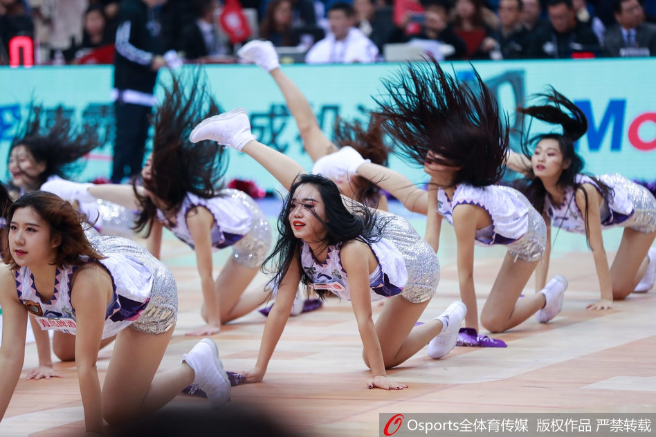 CBA全明星赛篮球宝贝激情热舞