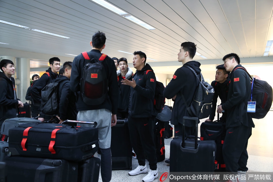 世预赛-中国男篮抵达黎巴嫩