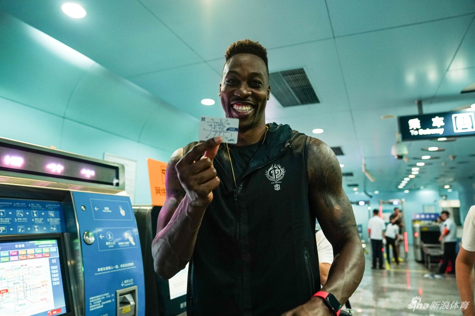 魔兽霍华德乘地铁参加黄金联赛