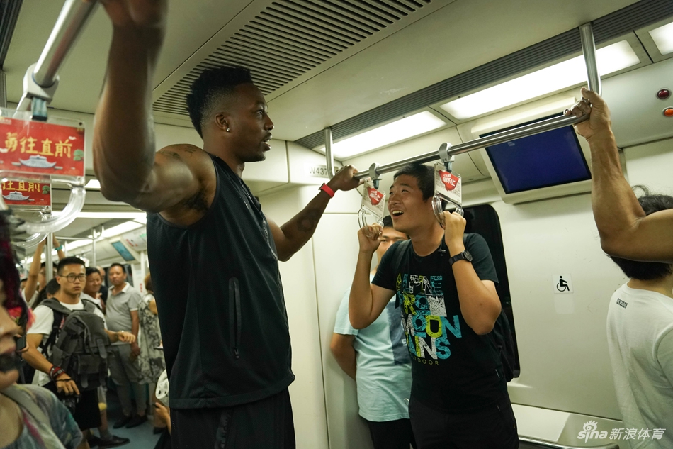 魔兽霍华德乘地铁参加黄金联赛