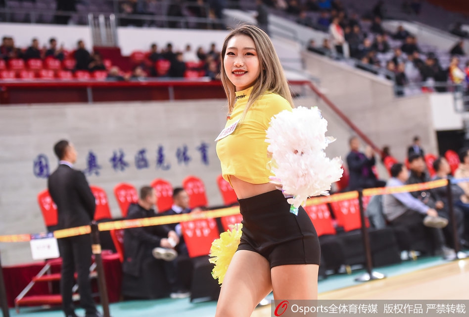 北控啦啦队热舞助威