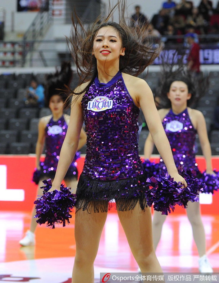 CBA季前赛丹东站篮球宝贝活力四射