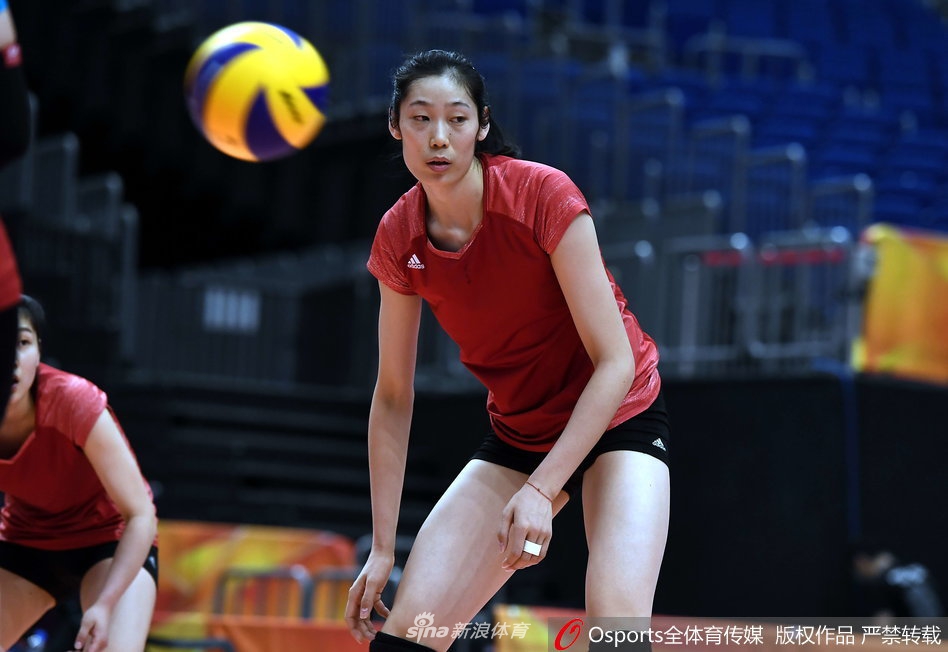 女排世锦赛半决赛中国队适应场地