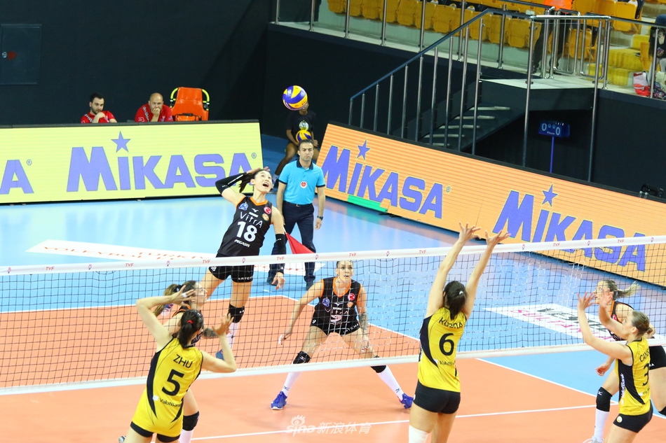 土超决赛I朱婷27分瓦基弗2-3伊萨