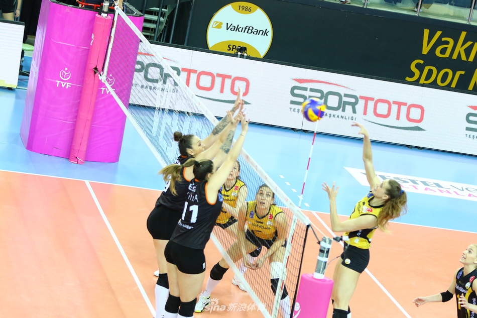 土超决赛I朱婷27分瓦基弗2-3伊萨