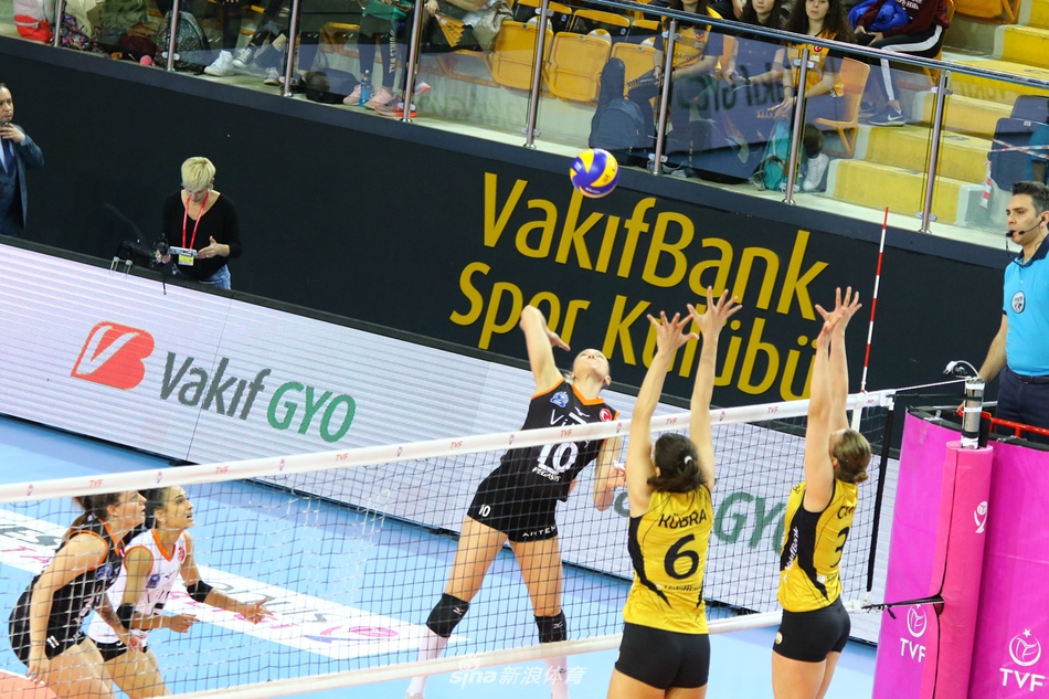 土超决赛I朱婷27分瓦基弗2-3伊萨