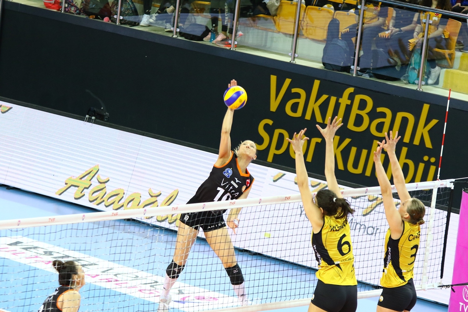 土超决赛I朱婷27分瓦基弗2-3伊萨