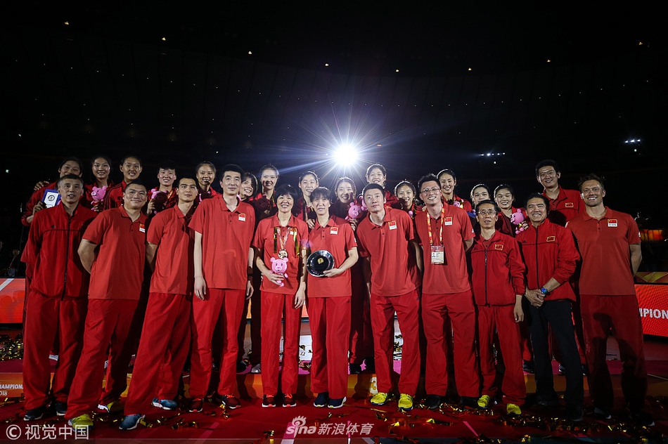 女排世锦赛颁奖仪式中国摘铜